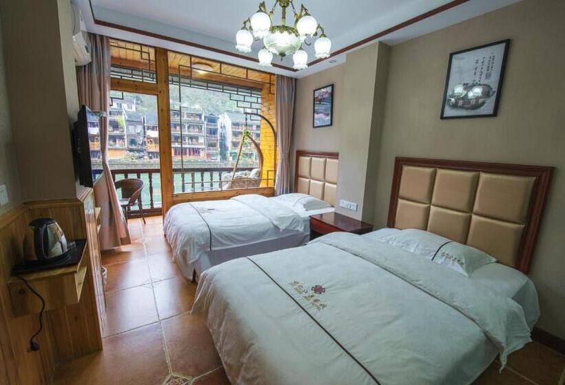 标准间带阳台, Fenghuang Memory Linjiang Inn