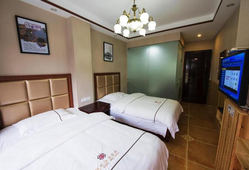 Номер Стандарт с Балконом, Fenghuang Memory Linjiang Inn