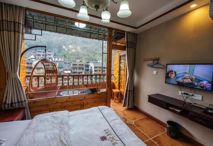 Номер Стандарт с Балконом, Fenghuang Memory Linjiang Inn