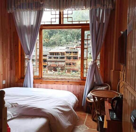 基本间, Fenghuang Memory Linjiang Inn