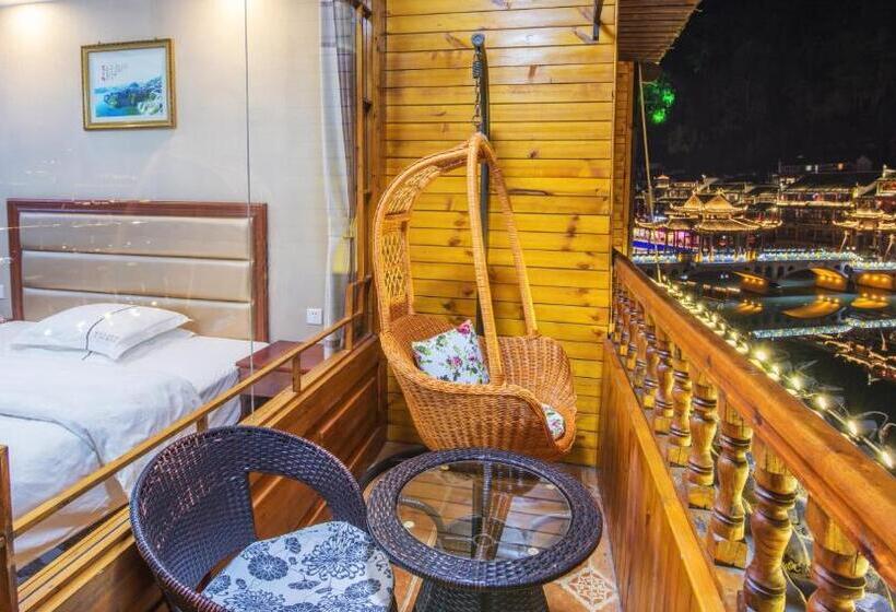 Номер Стандарт с Балконом, Fenghuang Memory Linjiang Inn