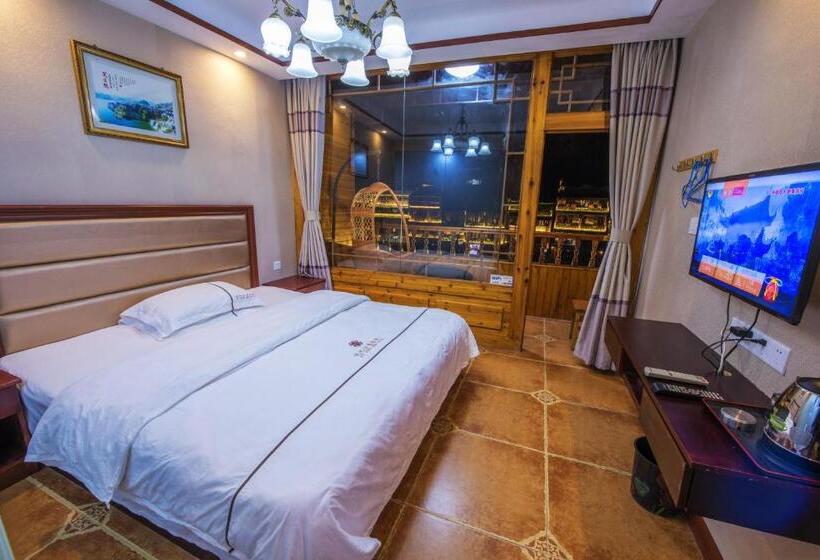 标准间带阳台, Fenghuang Memory Linjiang Inn