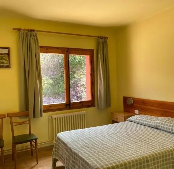 スタンダードトリプルルーム, Hostal Alt Llobregat