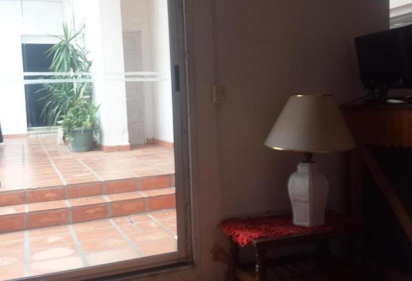 غرفة قياسية فردية, Edificio Sagasti