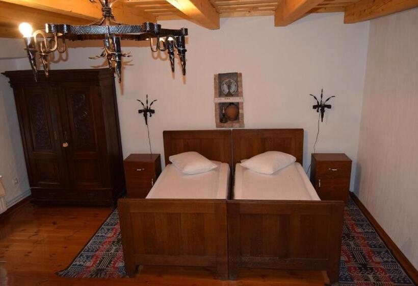اتاق لوکس, Casa Saseasca