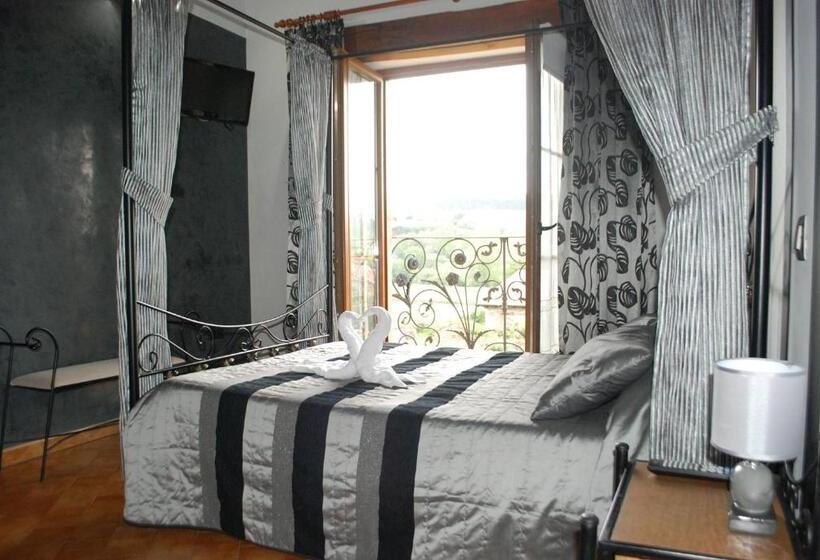 اتاق سوپریور با وان آب گرم, Posada La Fabula