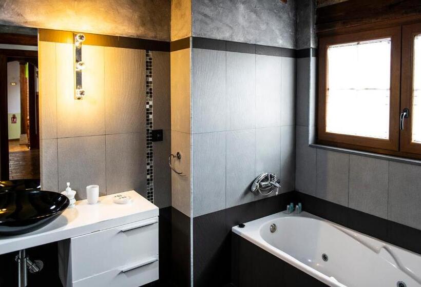 اتاق سوپریور با وان آب گرم, Posada La Fabula