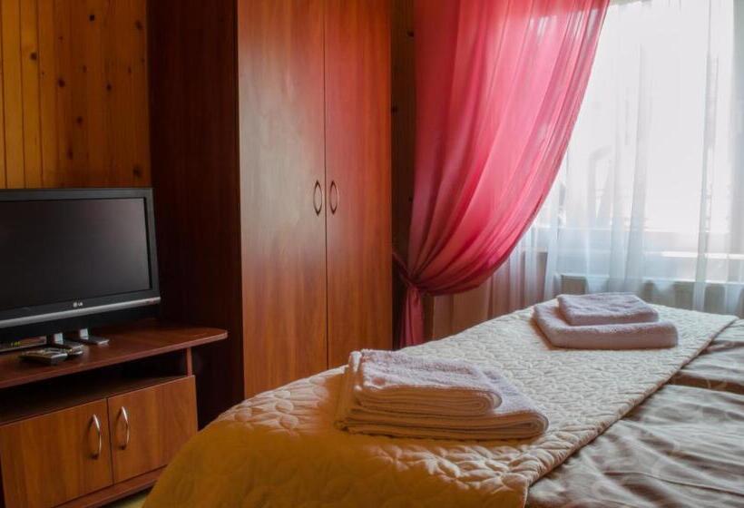 اتاق خانوادگی, Svitlana