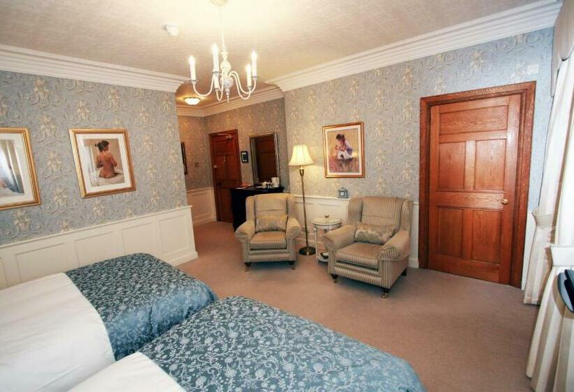 اتاق لوکس, West Acre House