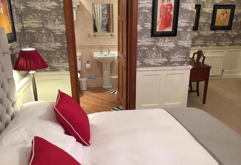 اتاق لوکس با تخت بزرگ, West Acre House