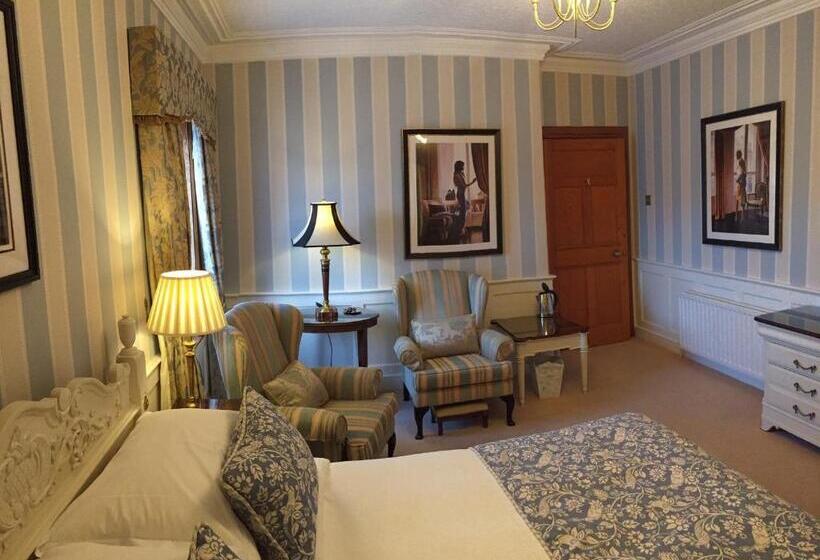 اتاق لوکس, West Acre House