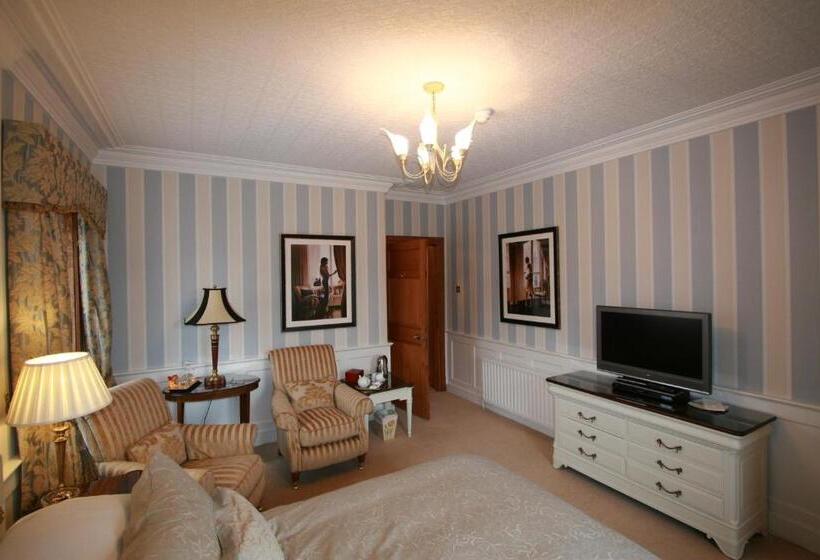 اتاق لوکس, West Acre House