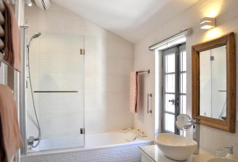 디럭스 룸, Le Petit Chateau