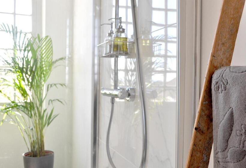 디럭스 룸, Le Petit Chateau