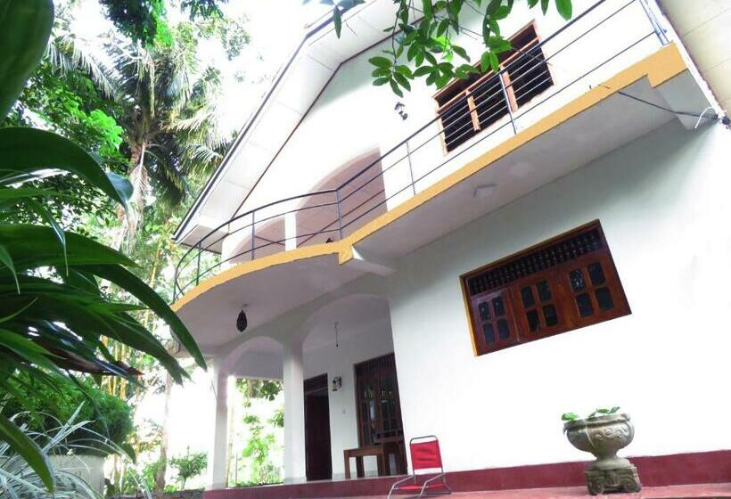 标准间, Pathum Family Home