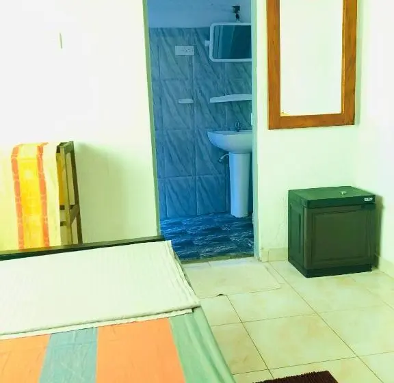 エコノミールーム, Pathum Family Home