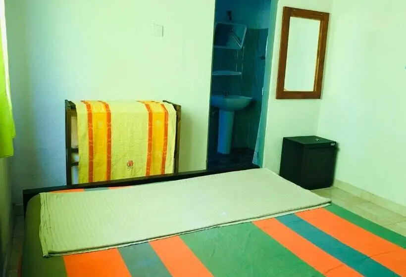 エコノミールーム, Pathum Family Home