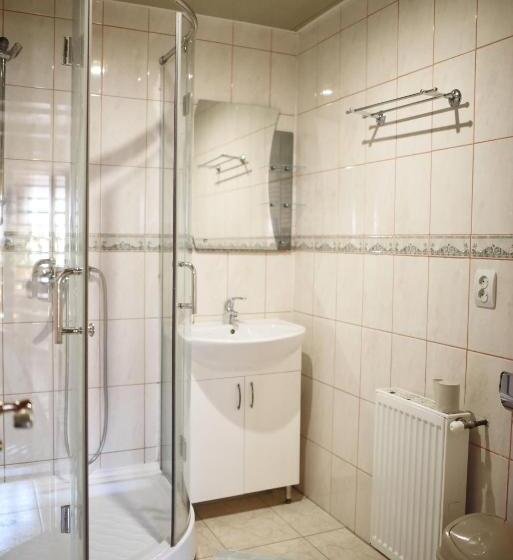 חדר קלאסי לשלושה, Sadyba Pogar