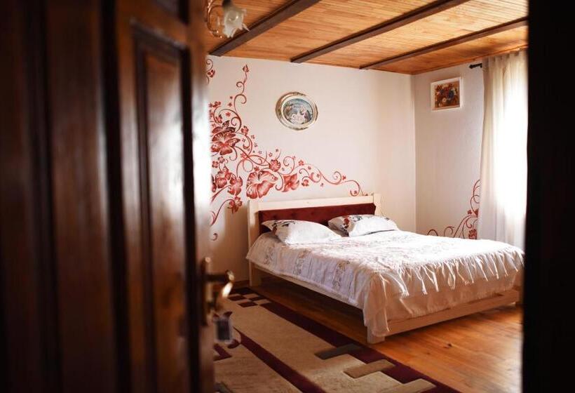 חדר קלאסי לשלושה, Sadyba Pogar