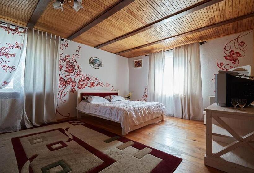 חדר קלאסי לשלושה, Sadyba Pogar