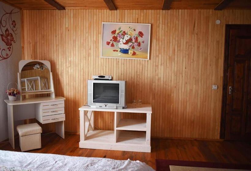 חדר קלאסי לשלושה, Sadyba Pogar