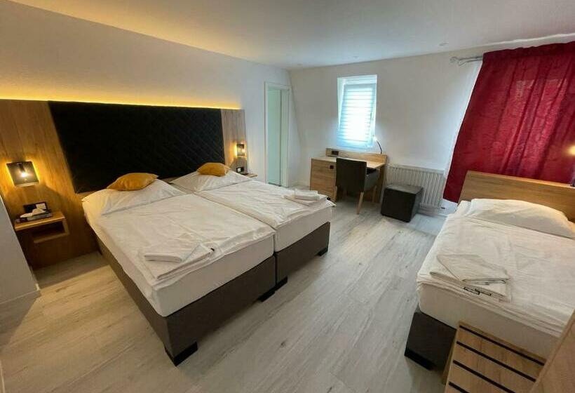 디럭스 트리플 룸, & Restaurant Bella Italia