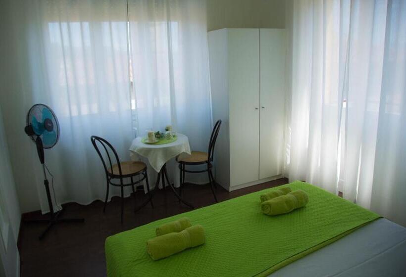 带共用浴室的标准房间, Fruit'n Joy