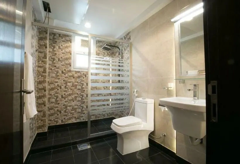 اتاق لوکس با تخت بزرگ, Regent Hotel Apartments
