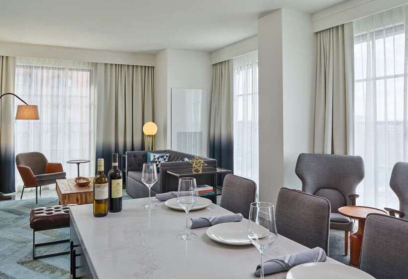 Люкс Кровать Кинг, Watt Hotel Rahway, Tapestry Collection By Hilton