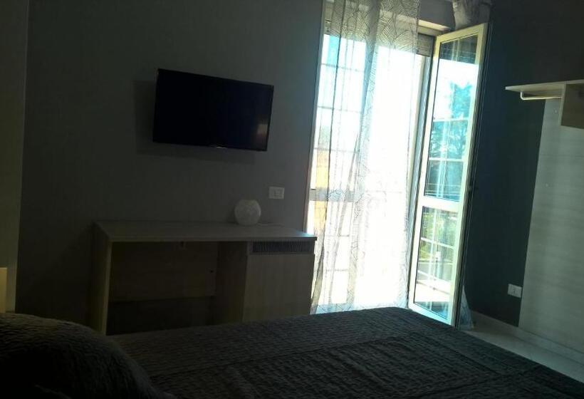 デラックスルーム, Amphitheatrum Gate