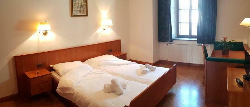 Номер Стандарт, Weißes Rössl