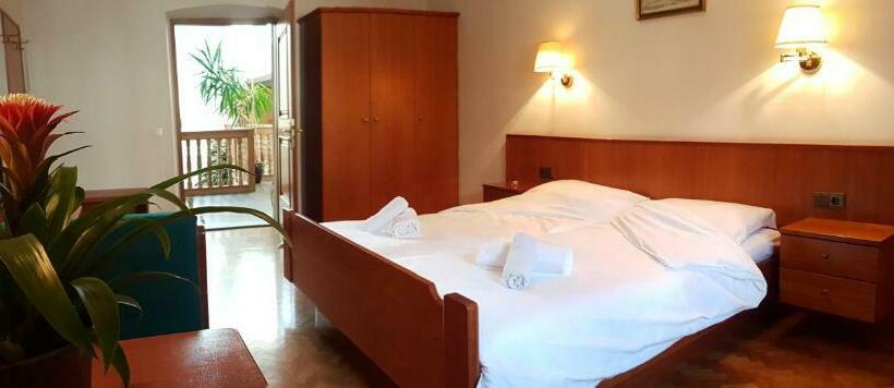 Номер Стандарт, Weißes Rössl