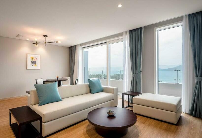 Люкс Вид на Море, Hanwha Resort Geoje Belvedere