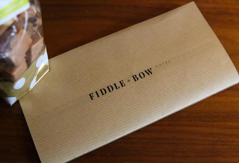Chambre Familiale, Fiddle + Bow