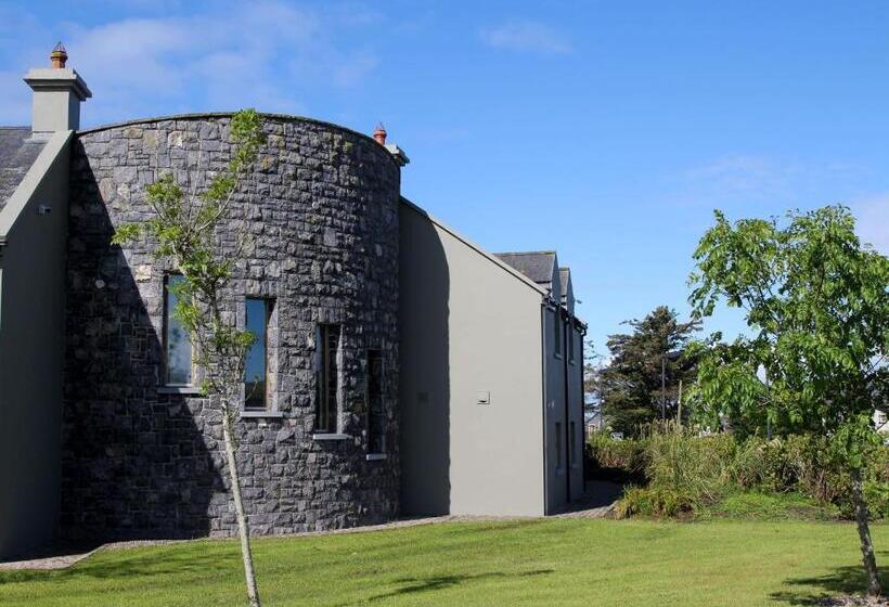 غرفة عائلية, Fiddle + Bow