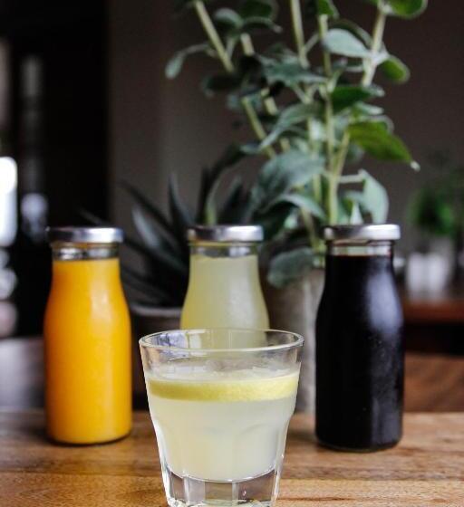 غرفة ديلوكس, Fiddle + Bow