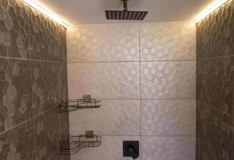 バスルーム共有のシングルスタンダード, The Cubicle Hostal Gothic Cathedral Views