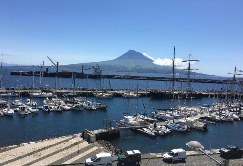 ルームシェアのワンベッド, Internacional Azores Boutique