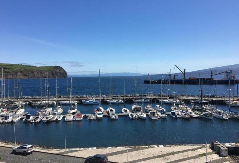 ルームシェアのワンベッド, Internacional Azores Boutique