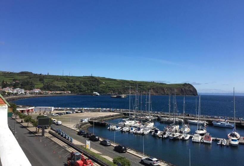 ルームシェアのワンベッド, Internacional Azores Boutique