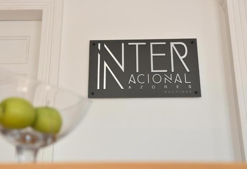 ルームシェアのワンベッド, Internacional Azores Boutique