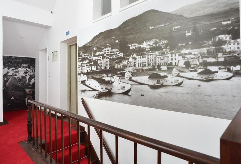 ルームシェアのワンベッド, Internacional Azores Boutique