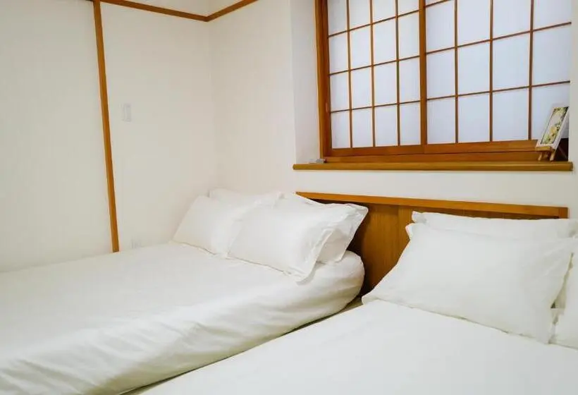 Standard-huone Jaettu Kylpyhuone, Akira Hiro House   Room101