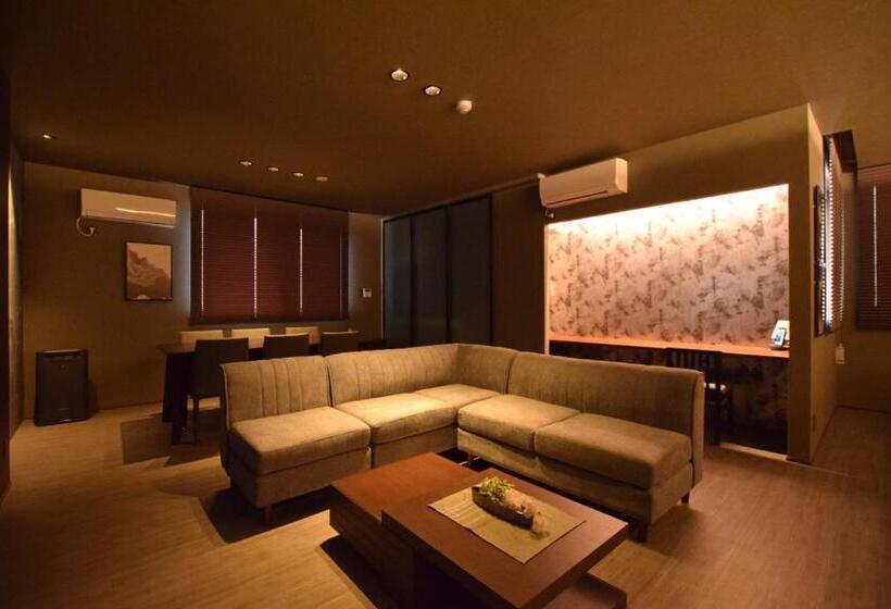 Estudi Deluxe, Grand Base Beppuekimae