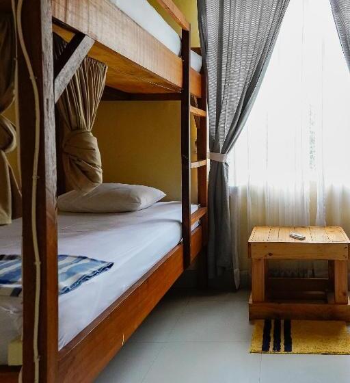 스탠다드 룸 공동 욕실, Kokos Hostel Padang City