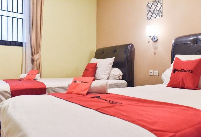 غرفة قياسية, Reddoorz Near Surabaya Town Square