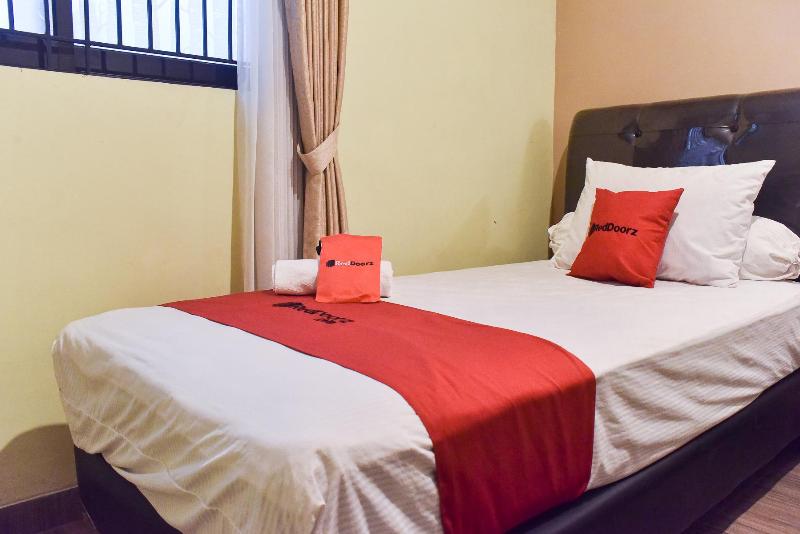 Номер Стандарт, Reddoorz Near Surabaya Town Square