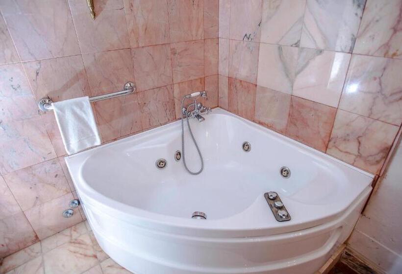 سوییت لوکس, Buonvisi B&b