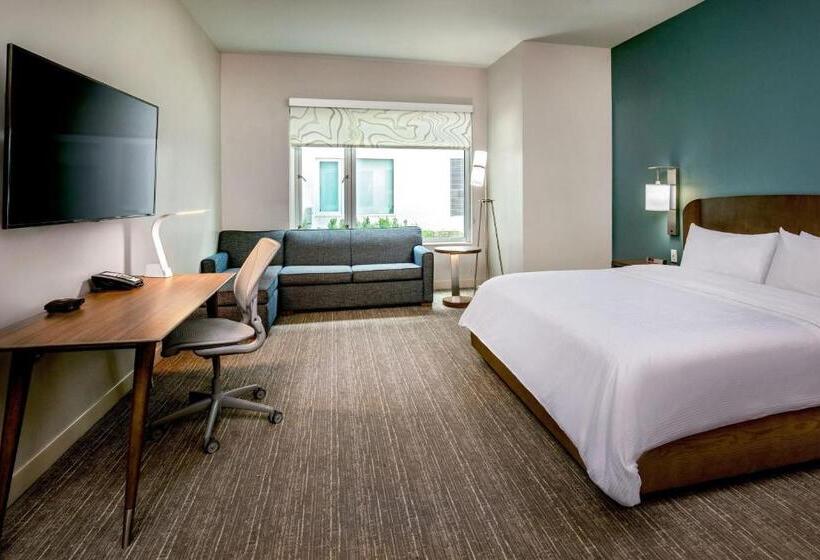 Номер Deluxe, Element Hampton Peninsula Town Center