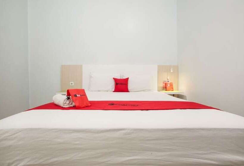 Standard Szoba, Reddoorz Syariah At Kartohardjo Madiun